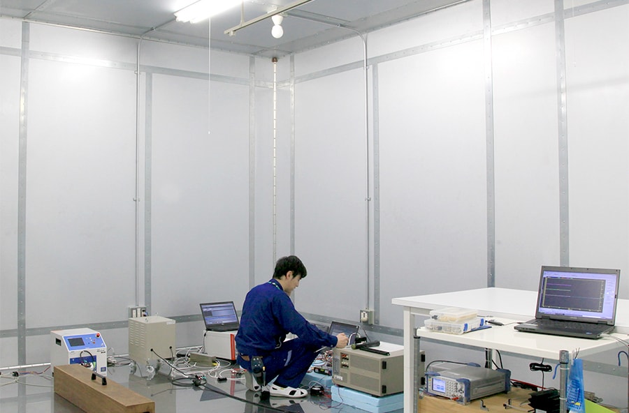 宽敞（6m×6m）的屏蔽室，可同时进行多项试验